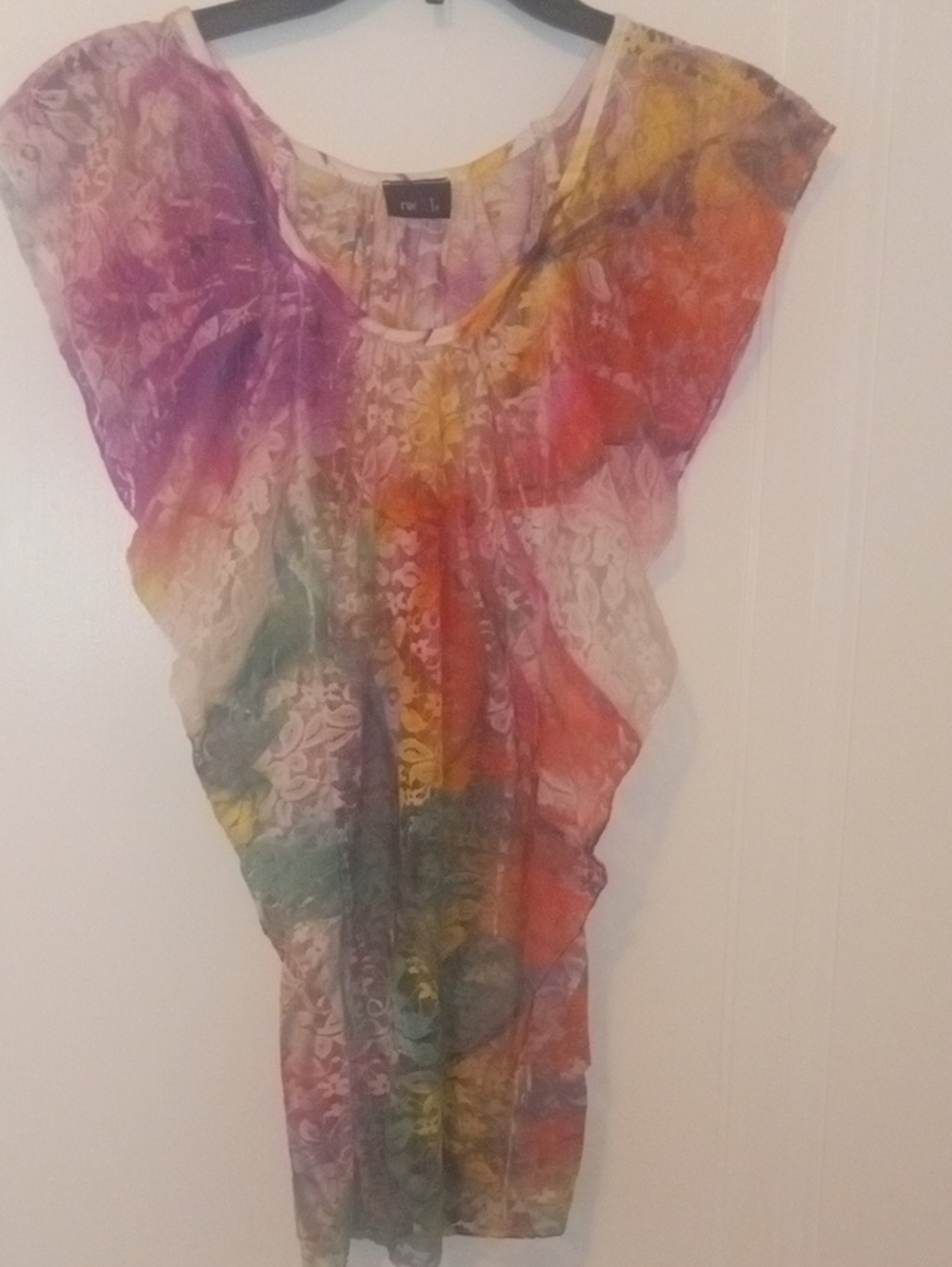 women med multicolor lace sheer top, ruffle front, short sleeve
